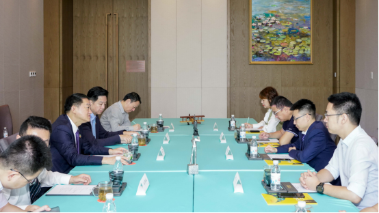 省尊龙凯时集团党委书记、董事长任丁与腾讯“王者荣耀”CTO邓君、腾讯大成网总裁郑亮座谈交流